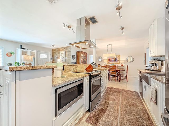 2381 SARAZEN DRIVE, Dunedin, FL 34698