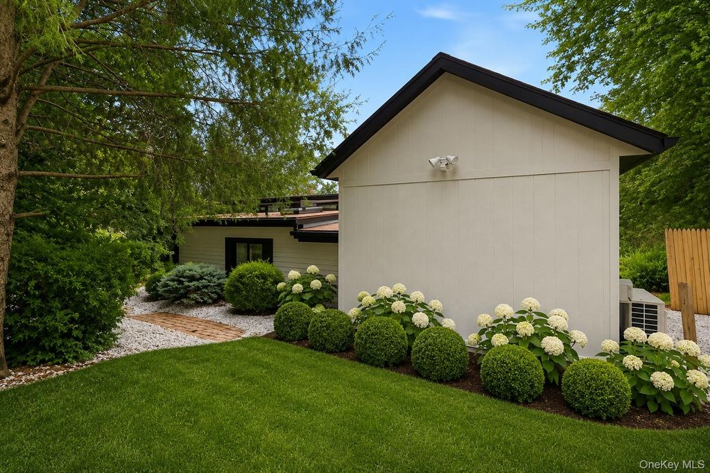 11 Vails Lake Shore Drive, North Salem, NY 10509 — photo 2