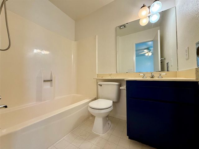 900 W Village LN, Austin, TX 78758