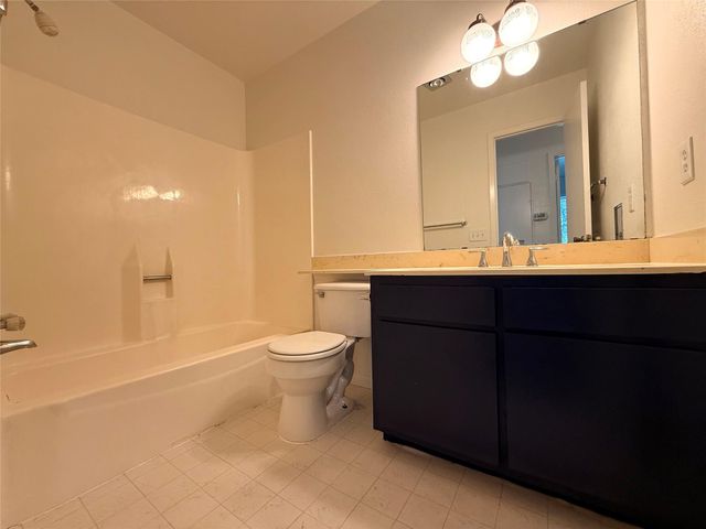 900 W Village LN, Austin, TX 78758