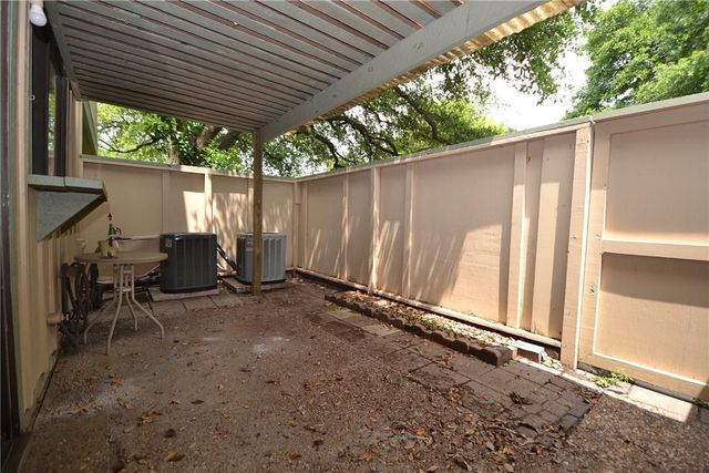900 W Village LN, Austin, TX 78758