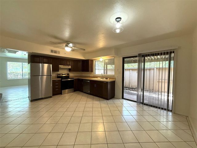 900 W Village LN, Austin, TX 78758