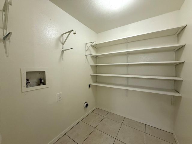 900 W Village LN, Austin, TX 78758