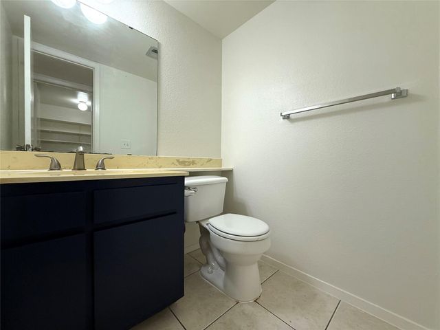 900 W Village LN, Austin, TX 78758