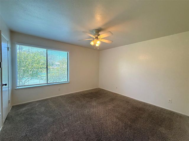 900 W Village LN, Austin, TX 78758