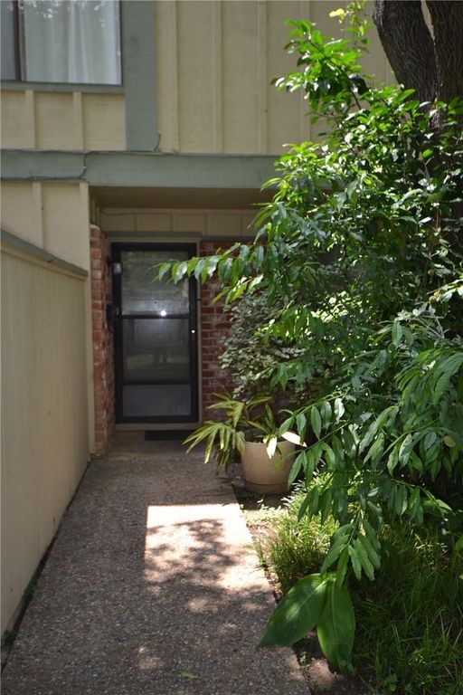 900 W Village LN, Austin, TX 78758