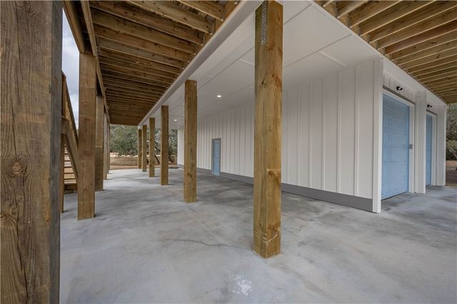 151 Front St, Rockport, TX 78382