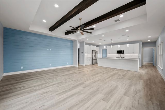 151 Front St, Rockport, TX 78382