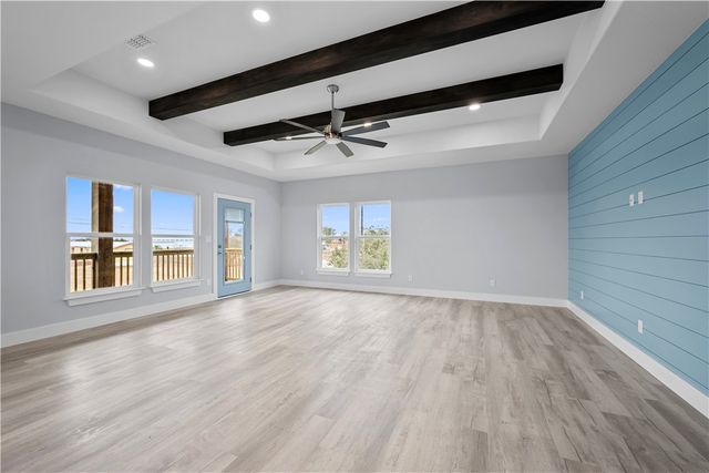 151 Front St, Rockport, TX 78382