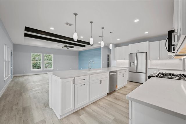 151 Front St, Rockport, TX 78382