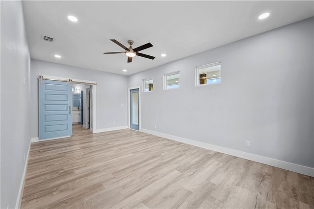 151 Front St, Rockport, TX 78382