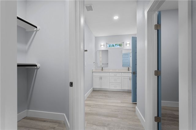 151 Front St, Rockport, TX 78382