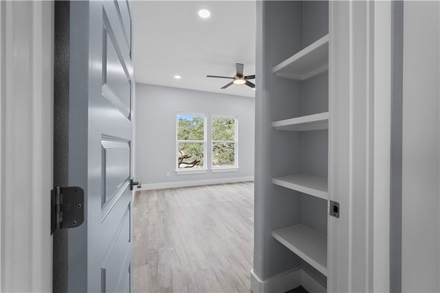 151 Front St, Rockport, TX 78382