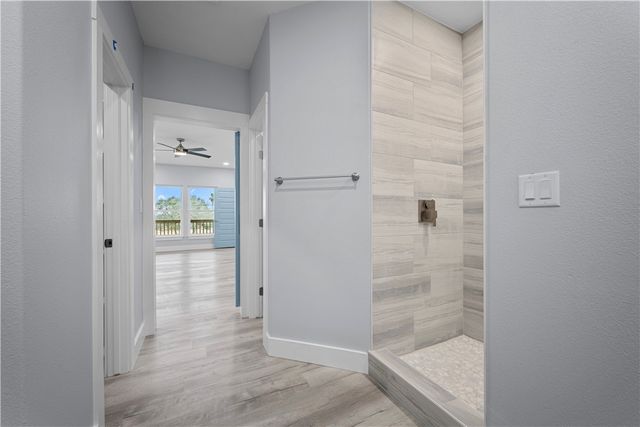 151 Front St, Rockport, TX 78382