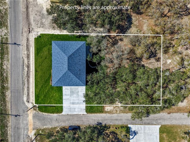 151 Front St, Rockport, TX 78382