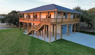 151 Front St, Rockport, TX 78382