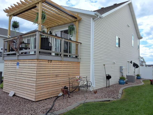 442 Foxtail Drive E, West Fargo, ND 58078