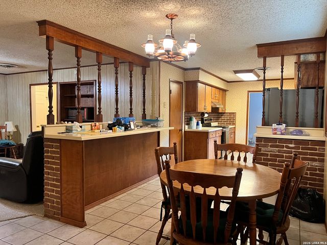 902 Oakridge Dr, Pleasanton, TX 78064