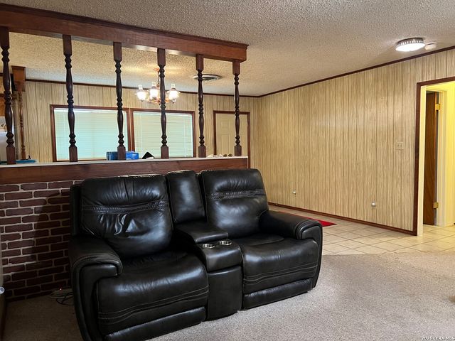 902 Oakridge Dr, Pleasanton, TX 78064