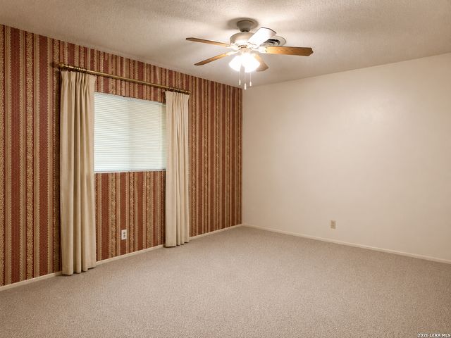 902 Oakridge Dr, Pleasanton, TX 78064