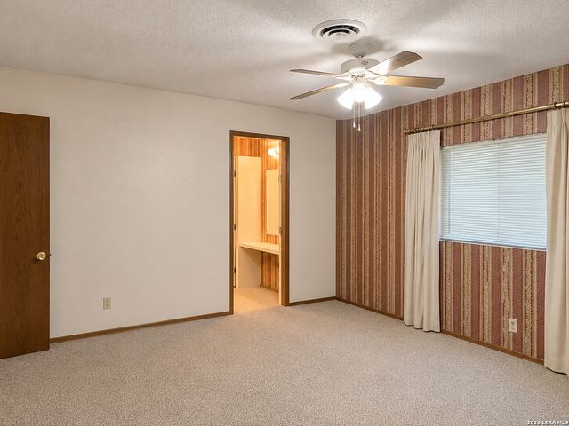 902 Oakridge Dr, Pleasanton, TX 78064
