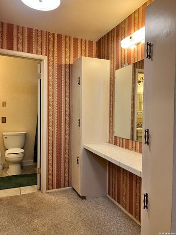 902 Oakridge Dr, Pleasanton, TX 78064