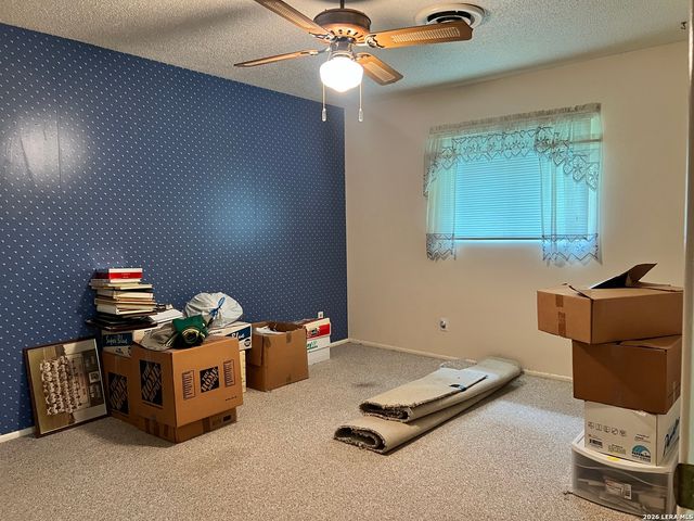 902 Oakridge Dr, Pleasanton, TX 78064