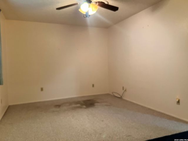 902 Oakridge Dr, Pleasanton, TX 78064