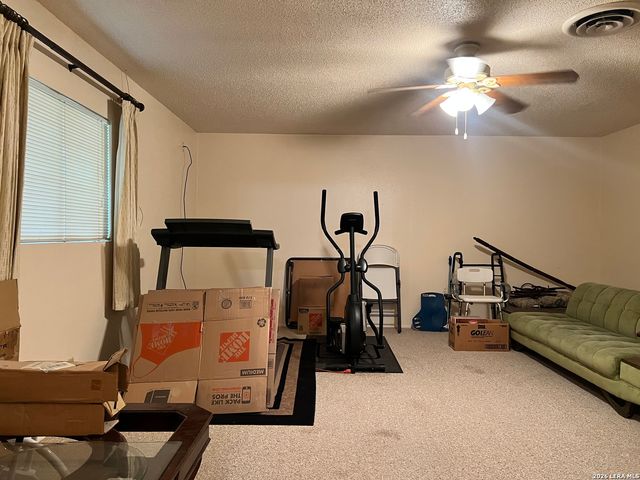 902 Oakridge Dr, Pleasanton, TX 78064