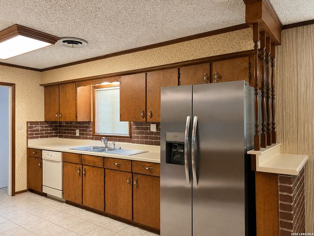 902 Oakridge Dr, Pleasanton, TX 78064