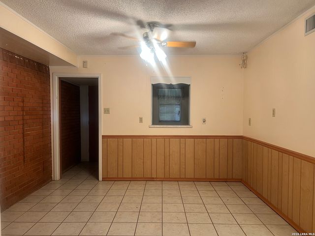 902 Oakridge Dr, Pleasanton, TX 78064