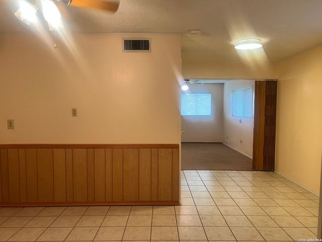 902 Oakridge Dr, Pleasanton, TX 78064