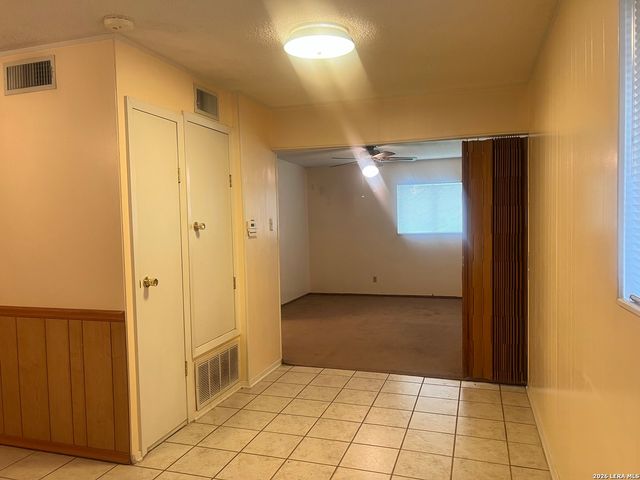 902 Oakridge Dr, Pleasanton, TX 78064