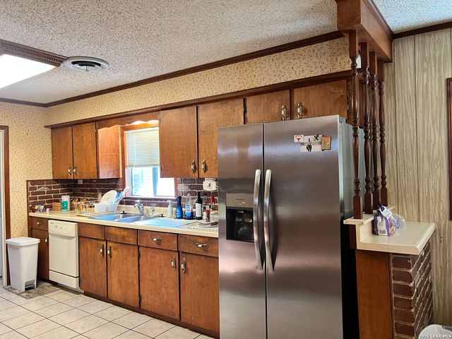 902 Oakridge Dr, Pleasanton, TX 78064
