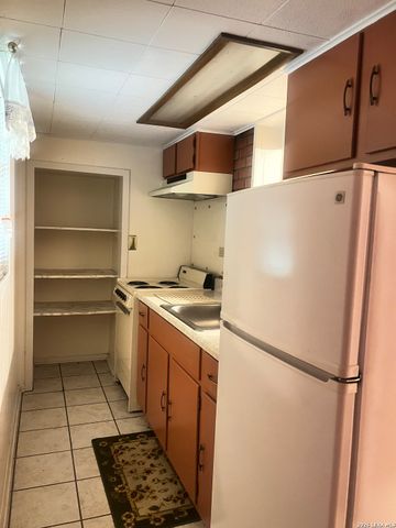 902 Oakridge Dr, Pleasanton, TX 78064