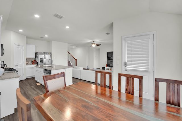 702 Pearl Way, Arlington, TX 76002
