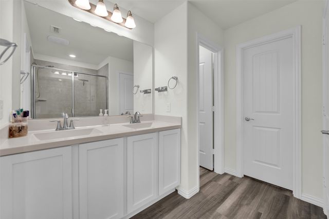 702 Pearl Way, Arlington, TX 76002