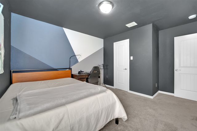 702 Pearl Way, Arlington, TX 76002