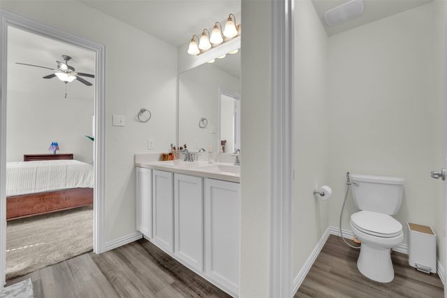 702 Pearl Way, Arlington, TX 76002