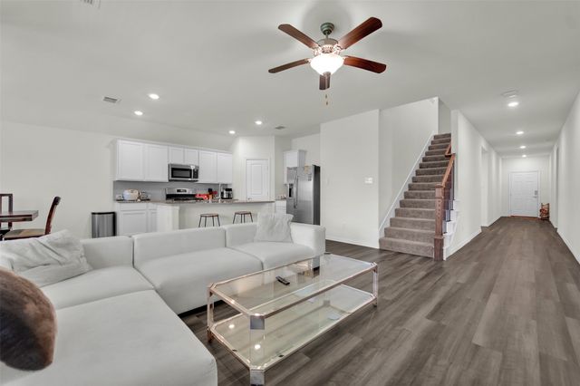 702 Pearl Way, Arlington, TX 76002