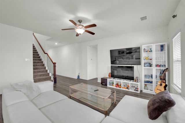 702 Pearl Way, Arlington, TX 76002