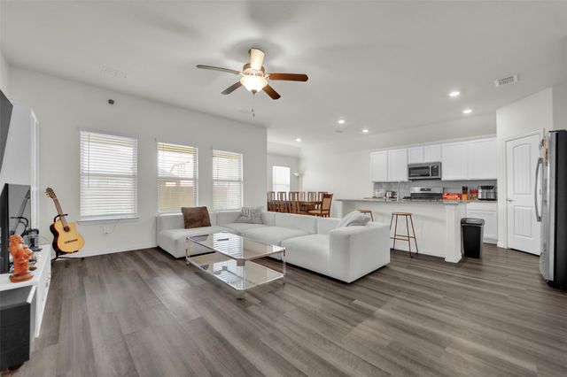 702 Pearl Way, Arlington, TX 76002