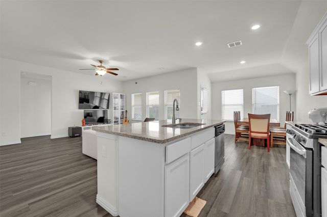 702 Pearl Way, Arlington, TX 76002