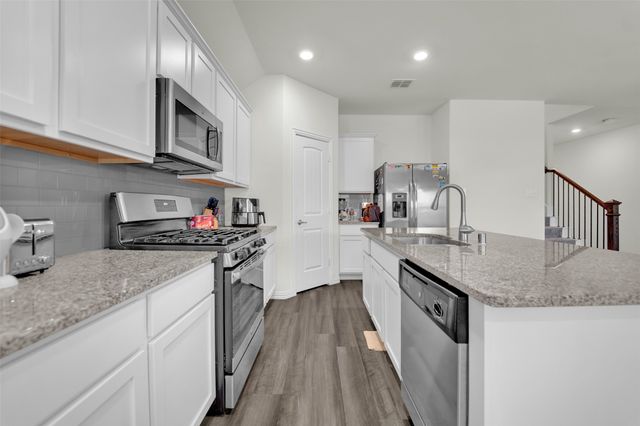 702 Pearl Way, Arlington, TX 76002