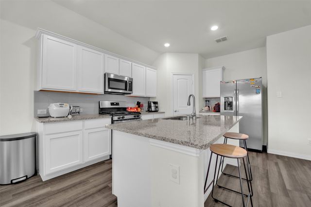 702 Pearl Way, Arlington, TX 76002