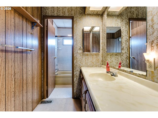 82274 RIVER Dr 1, Creswell, OR 97426