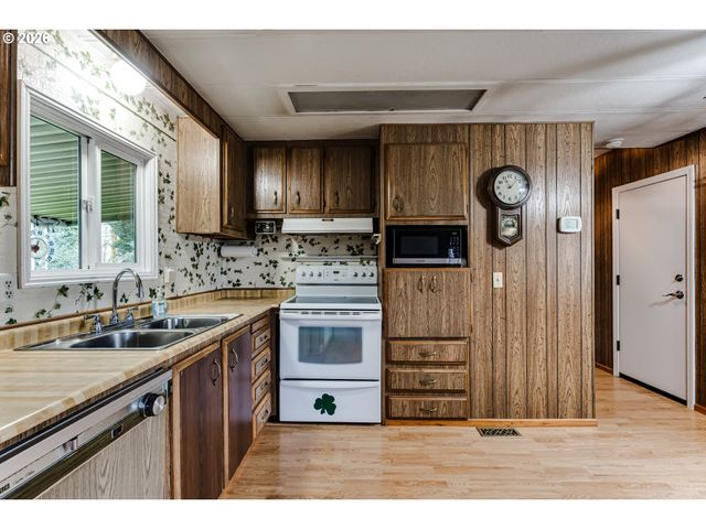 82274 RIVER Dr 1, Creswell, OR 97426