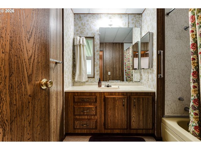 82274 RIVER Dr 1, Creswell, OR 97426