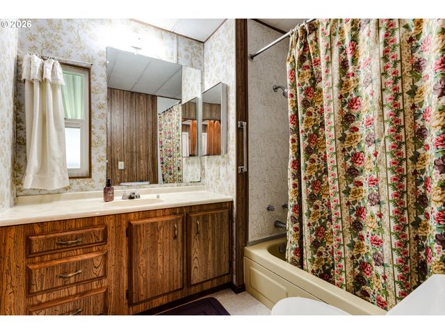 82274 RIVER Dr 1, Creswell, OR 97426