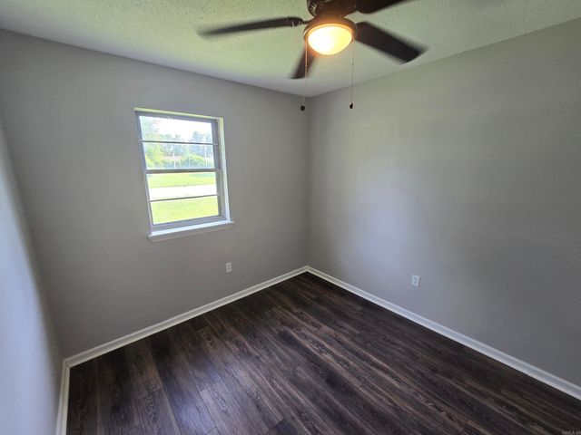 6500 Medford Ln, North Little Rock, AR 72117